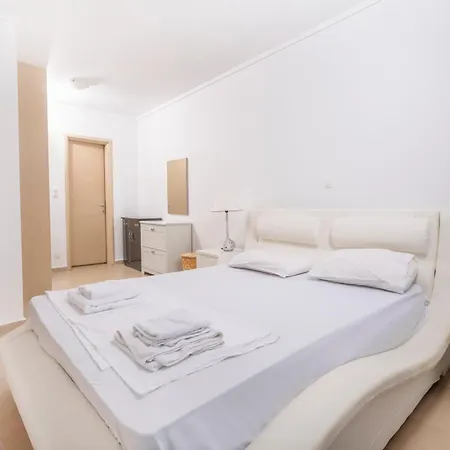 Alpha - Beachfront, Steps From Agistri, Da Noi And Blue Carpet Villa Pefkohóri