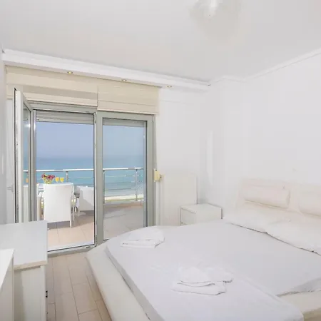 Villa Alpha - Beachfront, Steps From Mamalouka And Blue Carpet Pefkochori