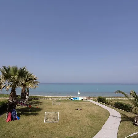 Alpha - Beachfront, Steps From Mamalouka And Blue Carpet Villa