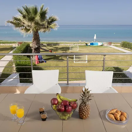 Villa Alpha - Beachfront, Steps From Mamalouka And Blue Carpet