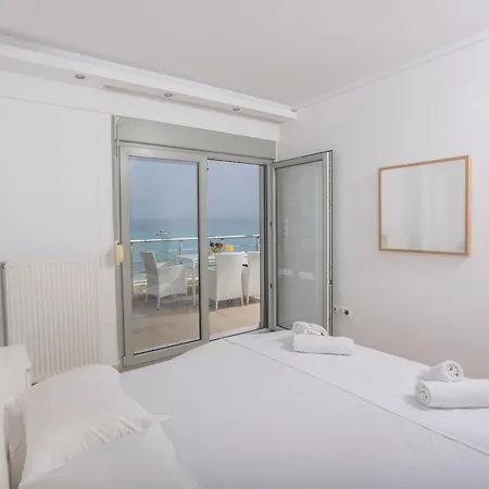 Alpha - Beachfront, Steps From Mamalouka And Blue Carpet Villa