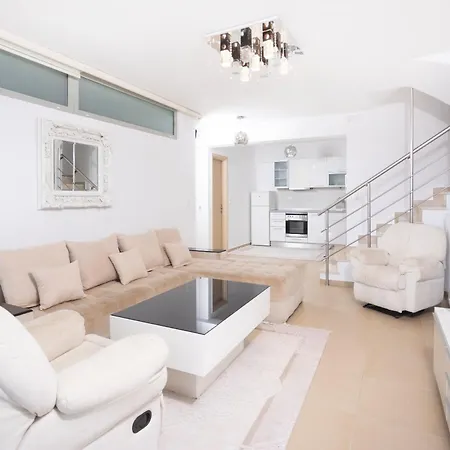 Villa Alpha - Beachfront, Steps From Mamalouka And Blue Carpet Pefkochori
