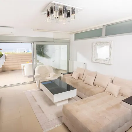 Villa Alpha - Beachfront, Steps From Mamalouka And Blue Carpet Pefkochori
