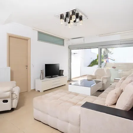 Alpha - Beachfront, Steps From Agistri, Da Noi And Blue Carpet