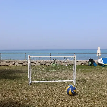 Villa Alpha - Beachfront, Steps From Mamalouka And Blue Carpet