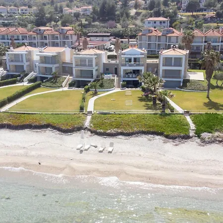 Alpha - Beachfront, Steps From Mamalouka And Blue Carpet Villa Pefkochori