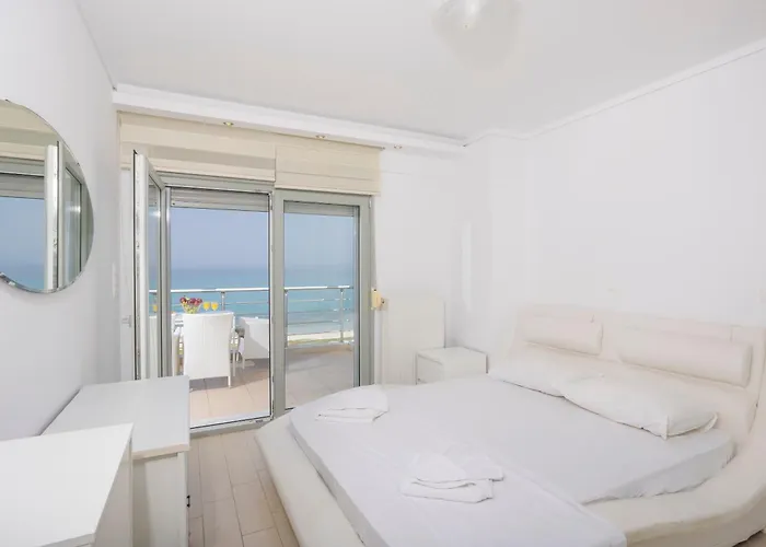 Villa Alpha - Beachfront, Steps From Agistri, Da Noi And Blue Carpet Pefkochori