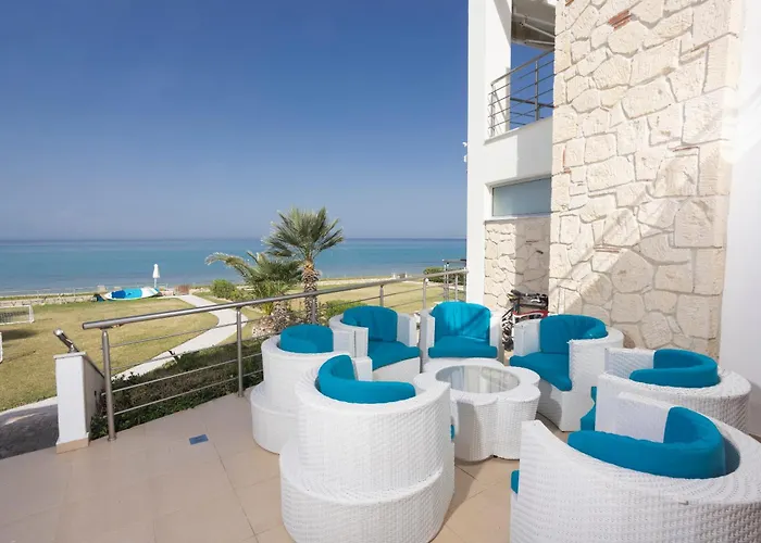 Villa Alpha - Beachfront, Steps From Agistri, Da Noi And Blue Carpet Pefkochori