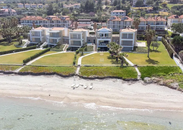 Alpha - Beachfront, Steps From Agistri, Da Noi And Blue Carpet Villa Pefkochori