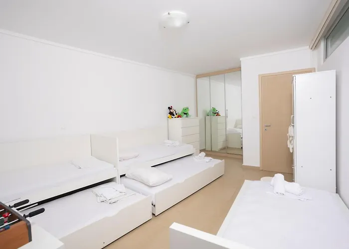 Vila Alpha - Beachfront, Steps From Agistri, Da Noi And Blue Carpet Pefkochori