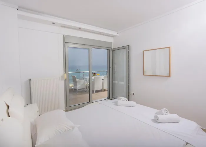 Alpha - Beachfront, Steps From Agistri, Da Noi And Blue Carpet Vila