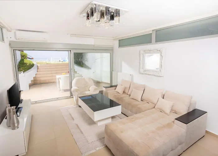 Vila Alpha - Beachfront, Steps From Agistri, Da Noi And Blue Carpet Pefkochori