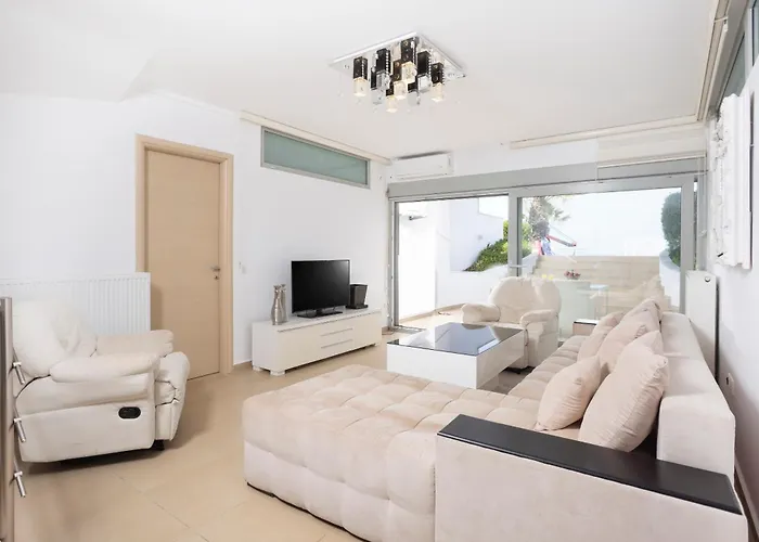 Alpha - Beachfront, Steps From Agistri, Da Noi And Blue Carpet